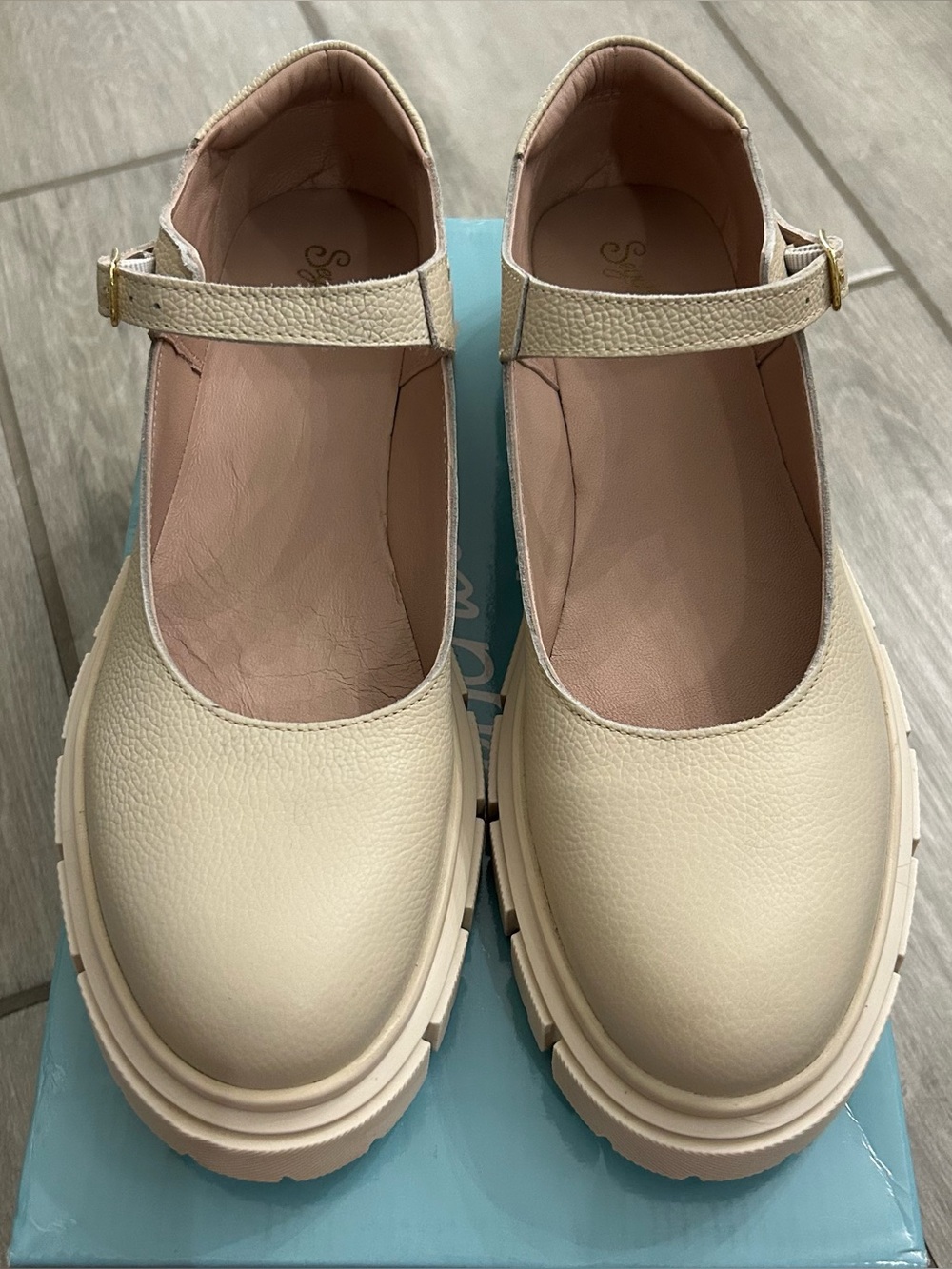 Women’s Cream Seychelles Mary Jane Casual Shoes Size 10